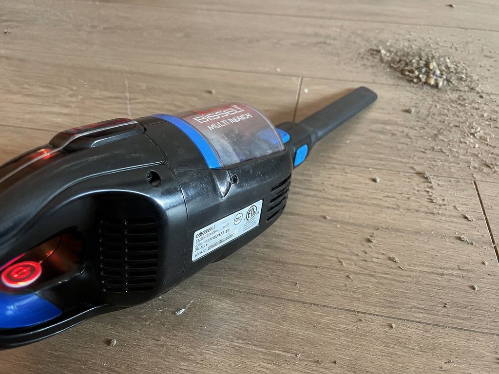 Recalled Bissell Multi Reach cordless vacuum with no suction on dusty floor.